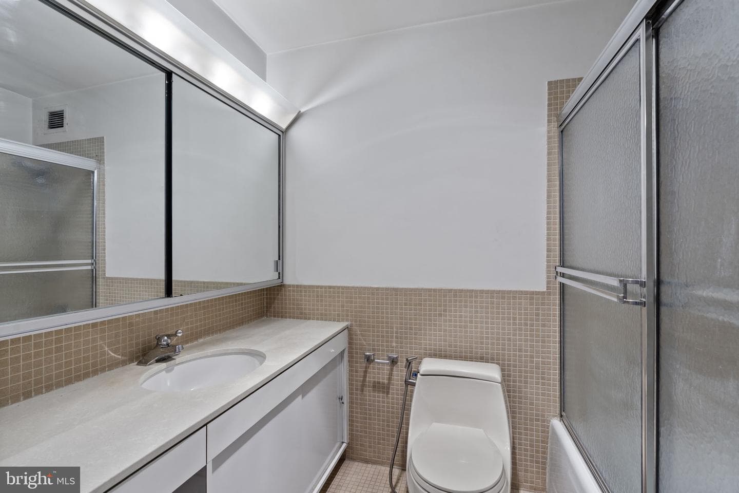 4000 N Charles Street #905 photo 11