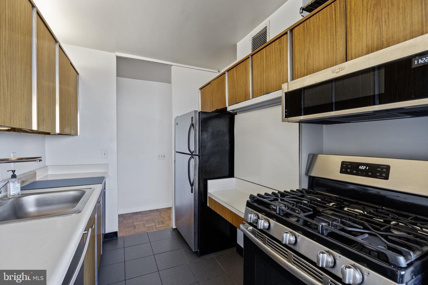4000 N Charles Street #905 photo 6