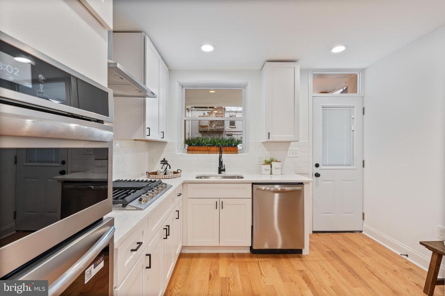 1352 Andre Street photo 11