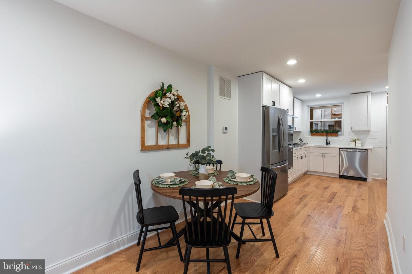 1352 Andre Street photo 12