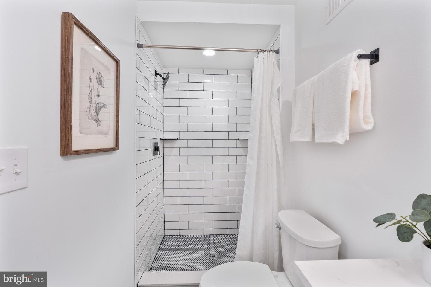 1352 Andre Street photo 33