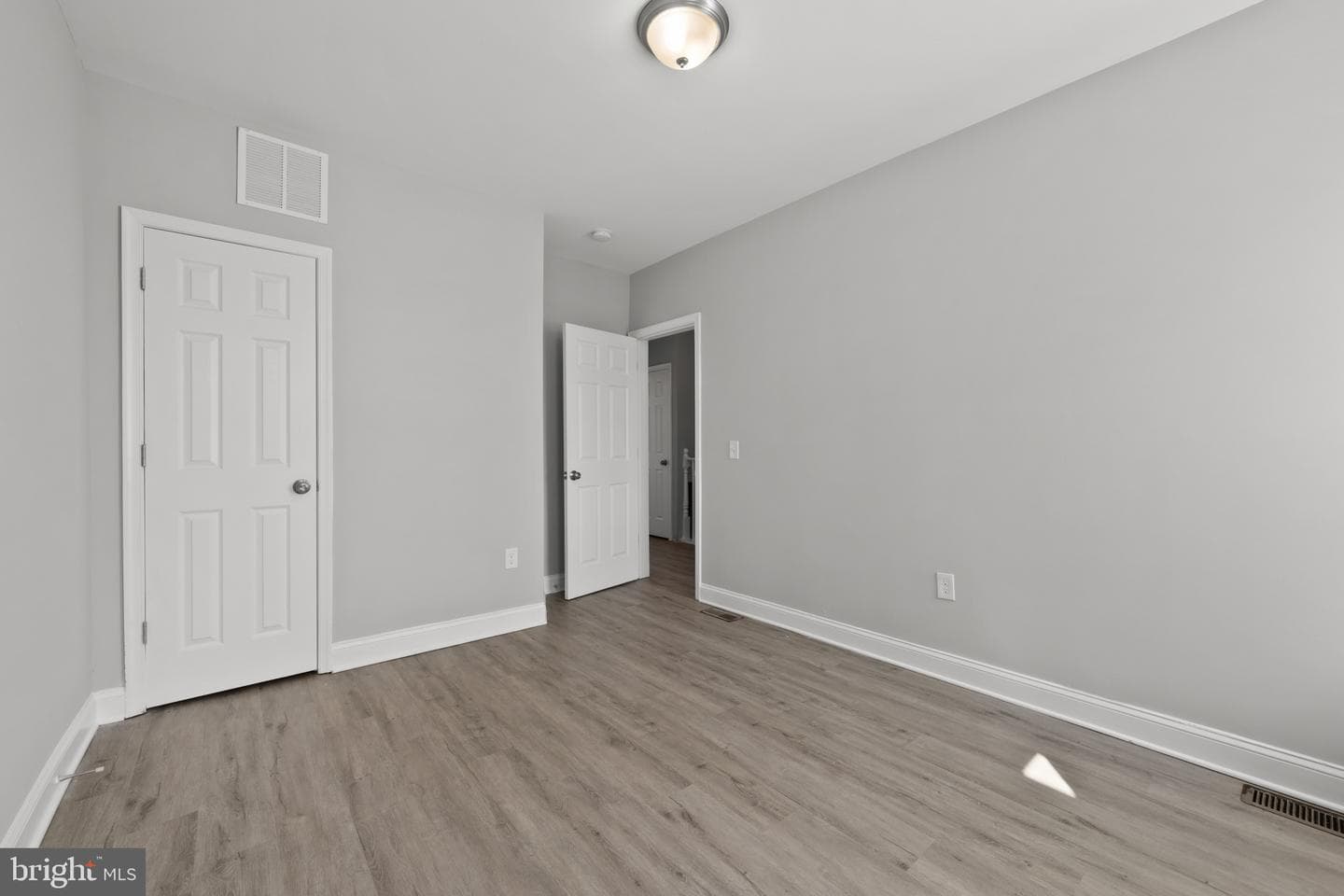665 Dumbarton Avenue photo 23