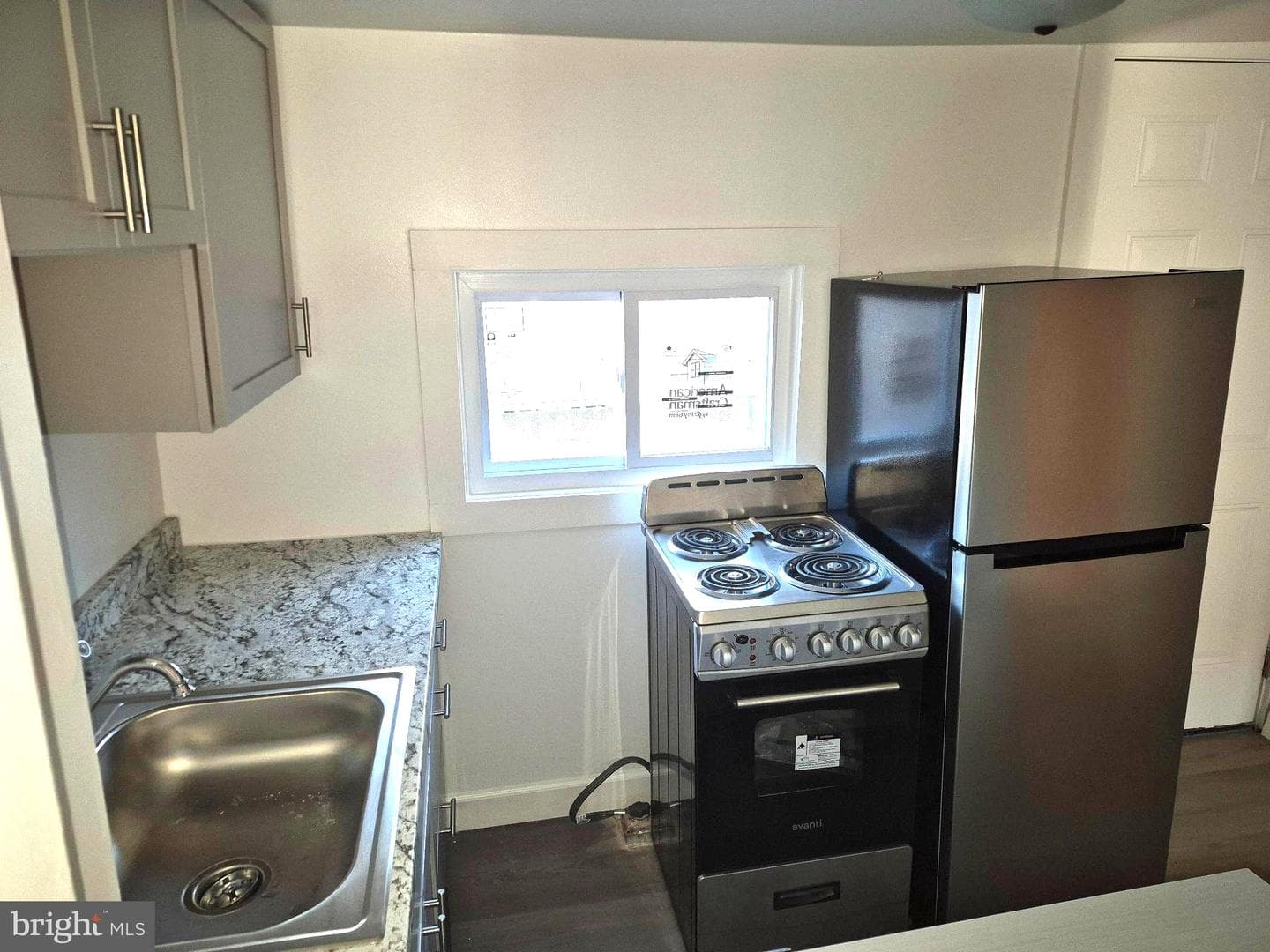 707 N Duncan Street photo 8