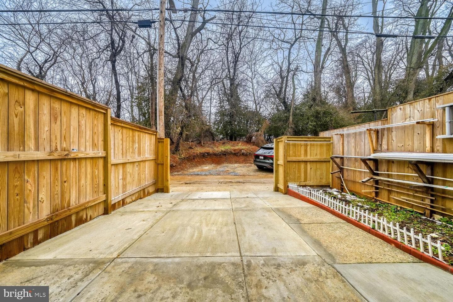 4543 N Rogers Avenue photo 23