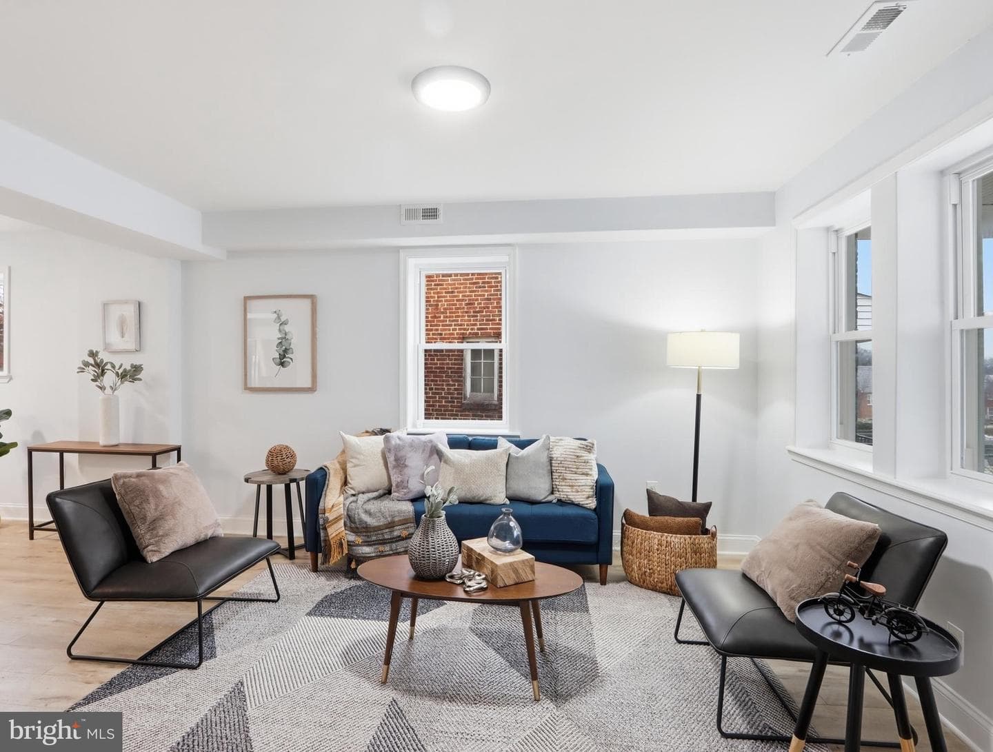 932 E 41st Street photo 18