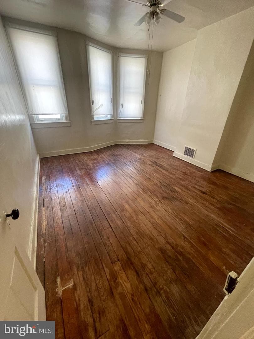 2859 Lafayette Avenue photo 9