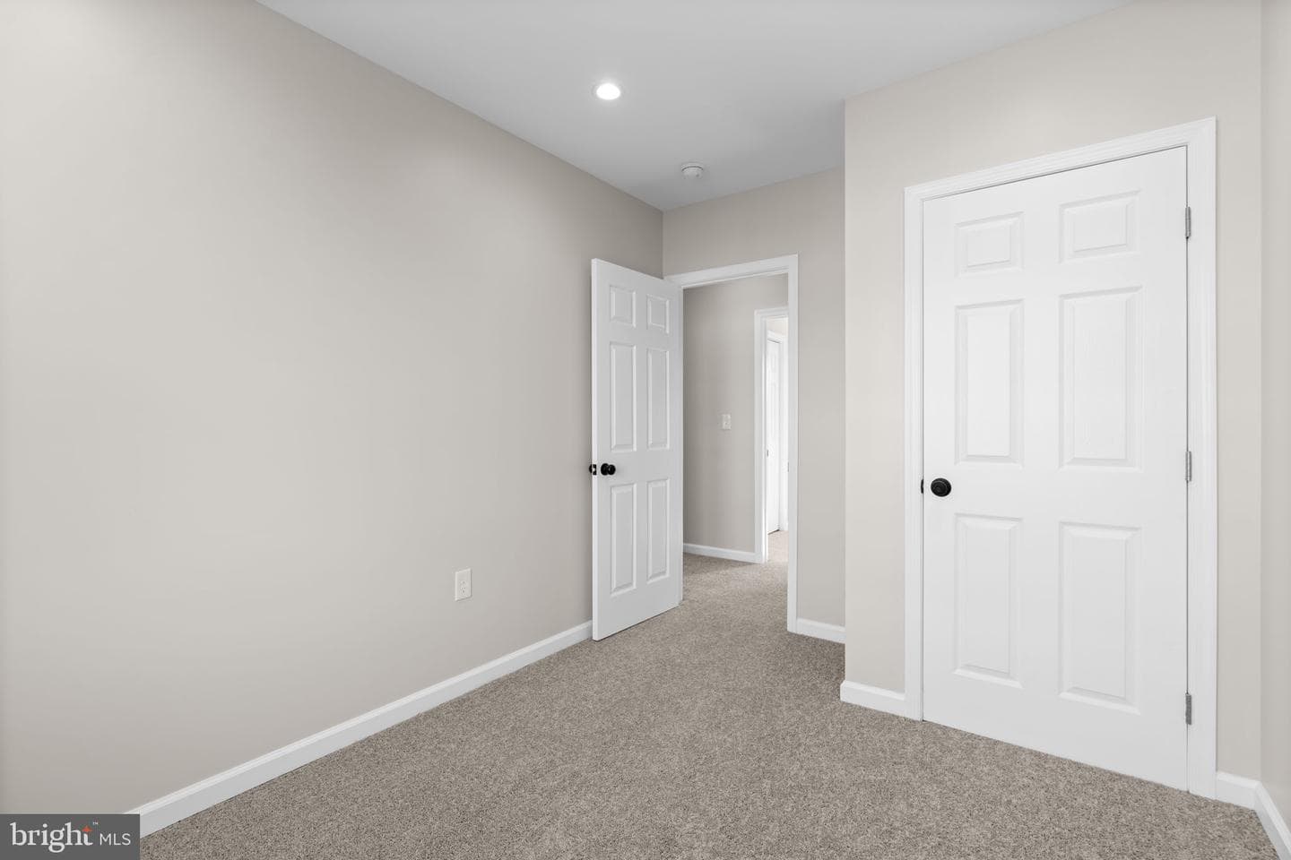 2846 Oakley Avenue photo 15