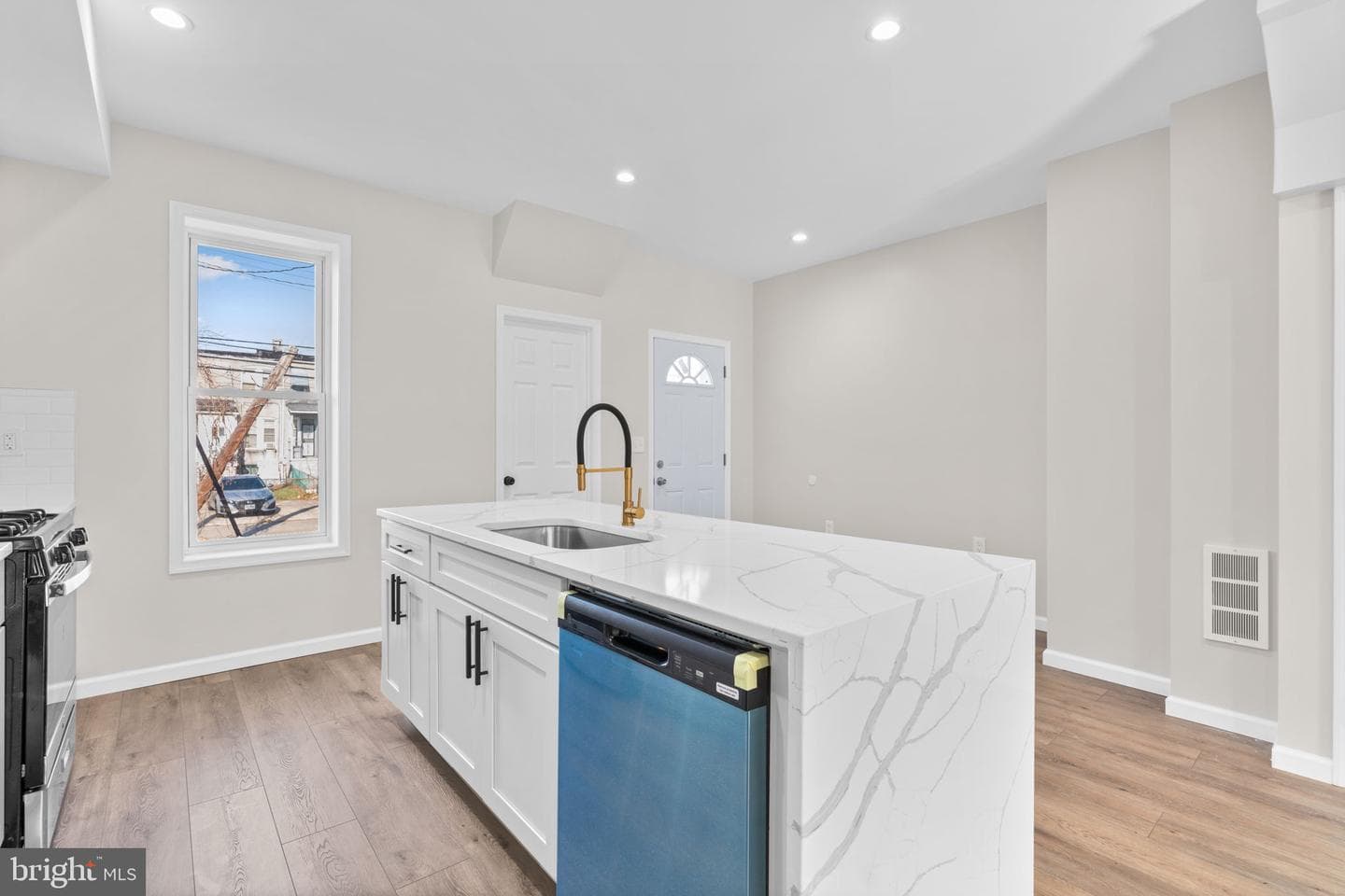 2846 Oakley Avenue photo 3