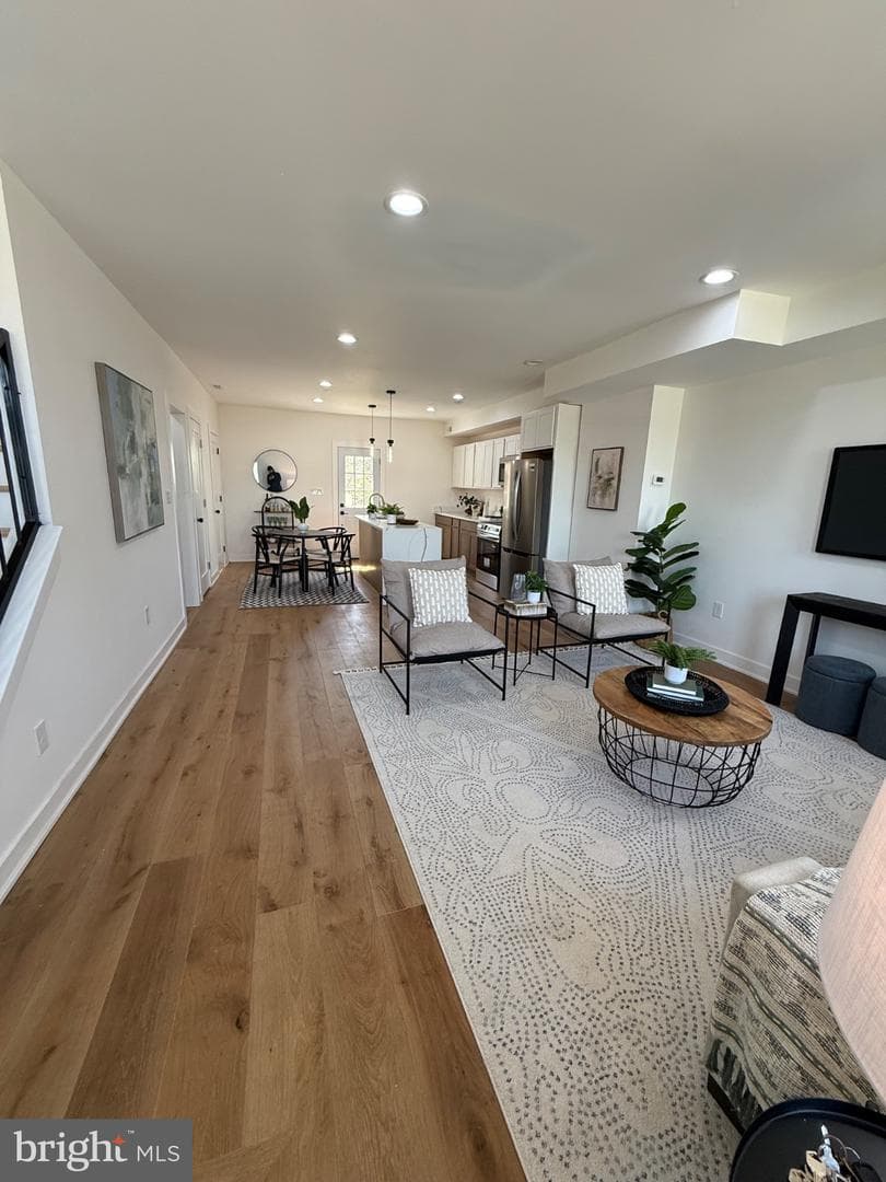 3435 Dupont Avenue photo 3