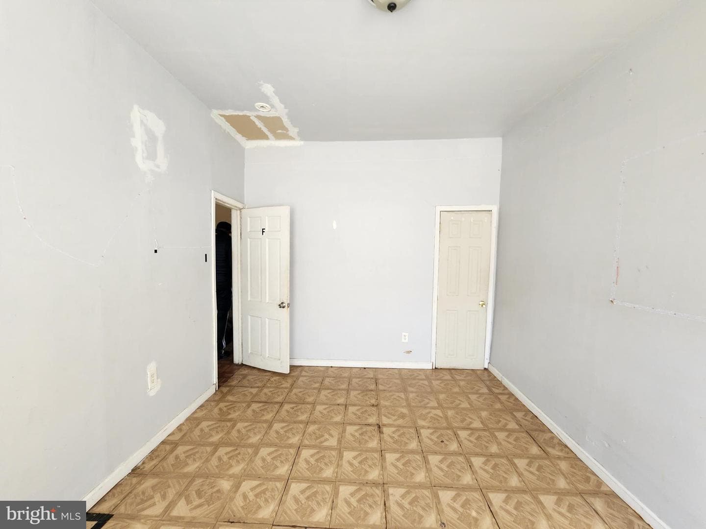 2217 Bryant Avenue photo 22