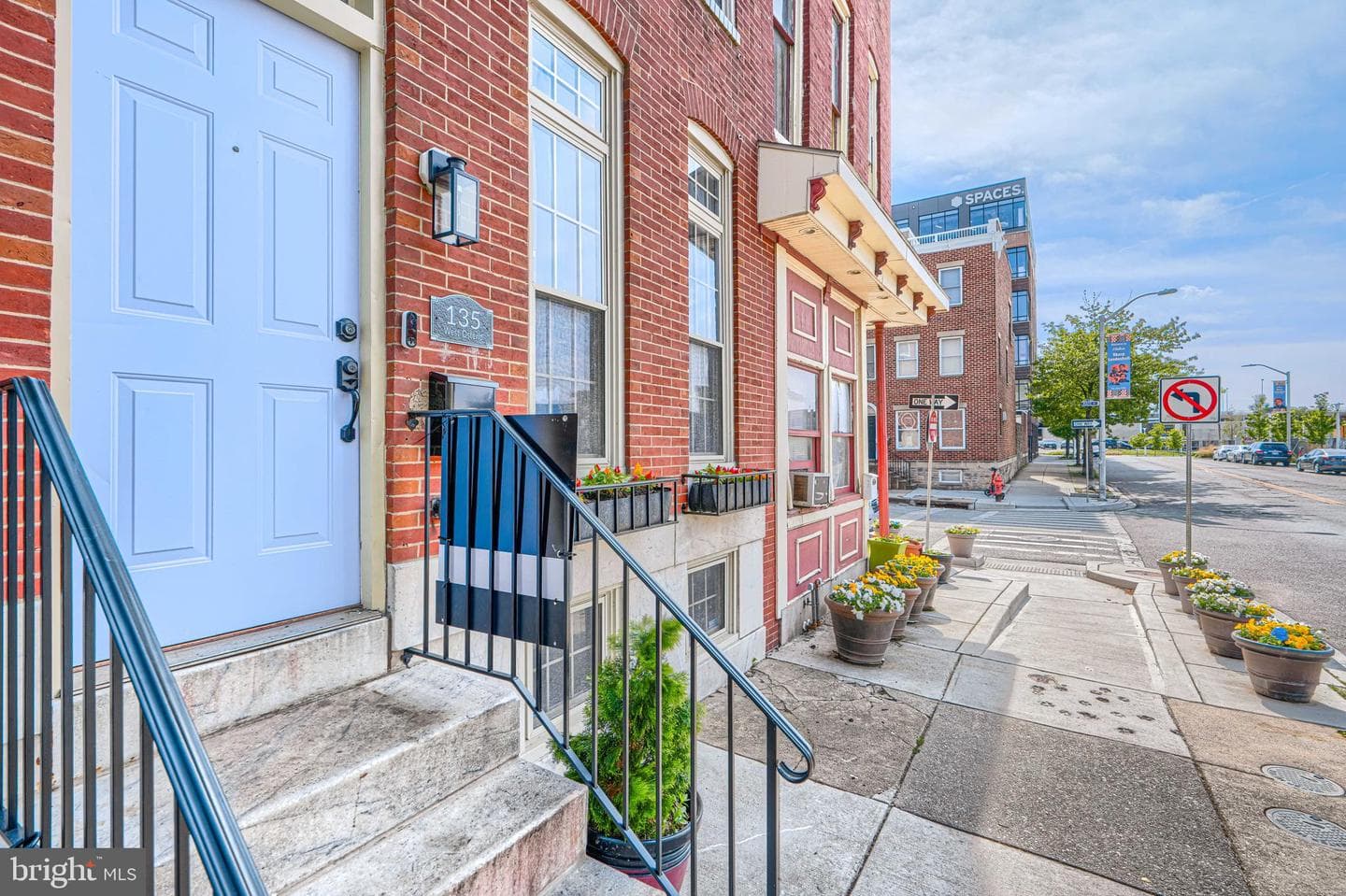 135 W Ostend Street