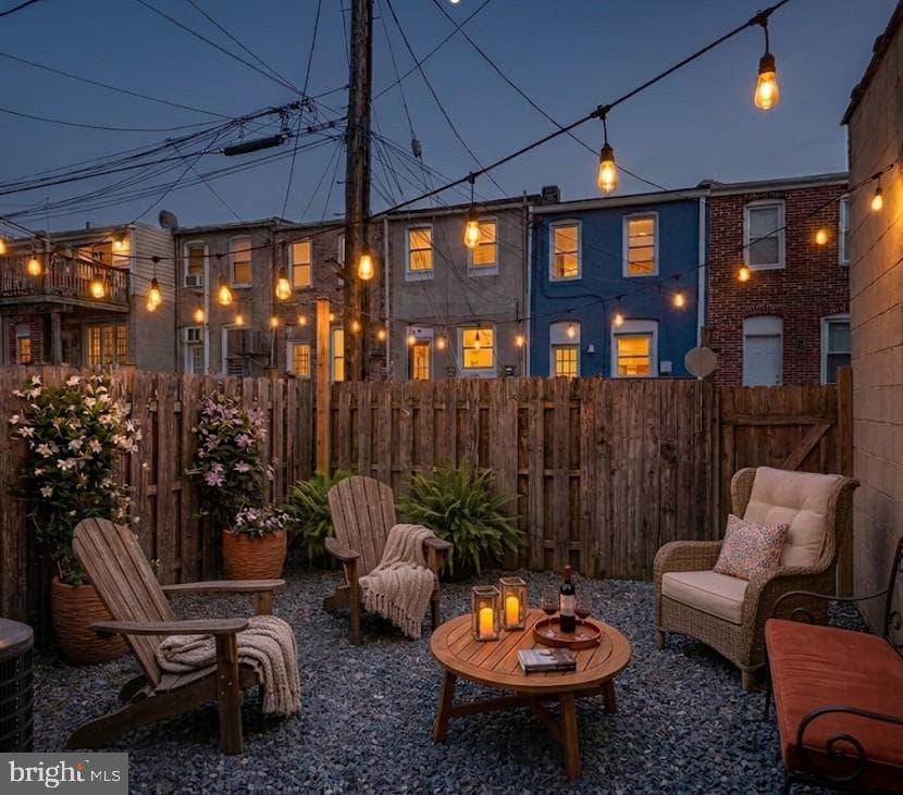 135 W Ostend Street photo 14