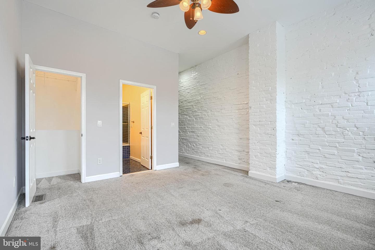 135 W Ostend Street photo 21