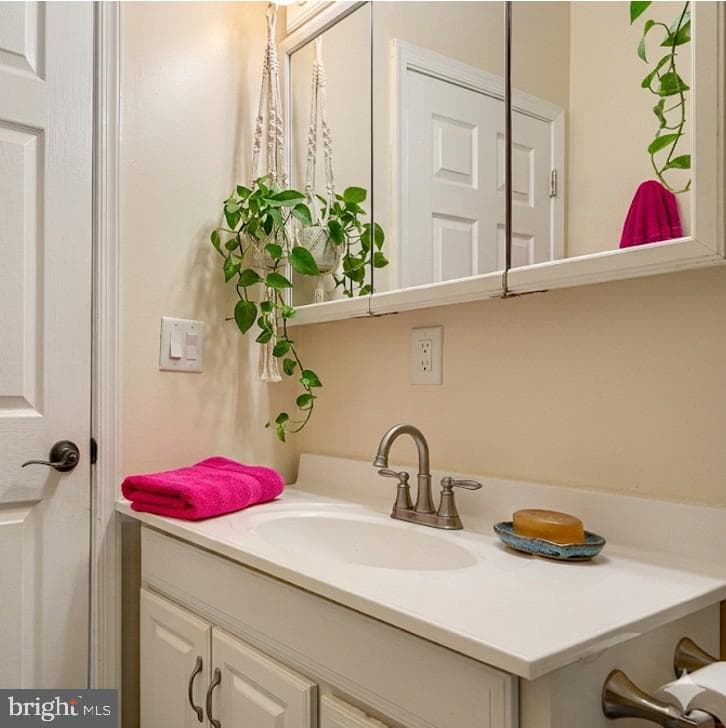 135 W Ostend Street photo 25