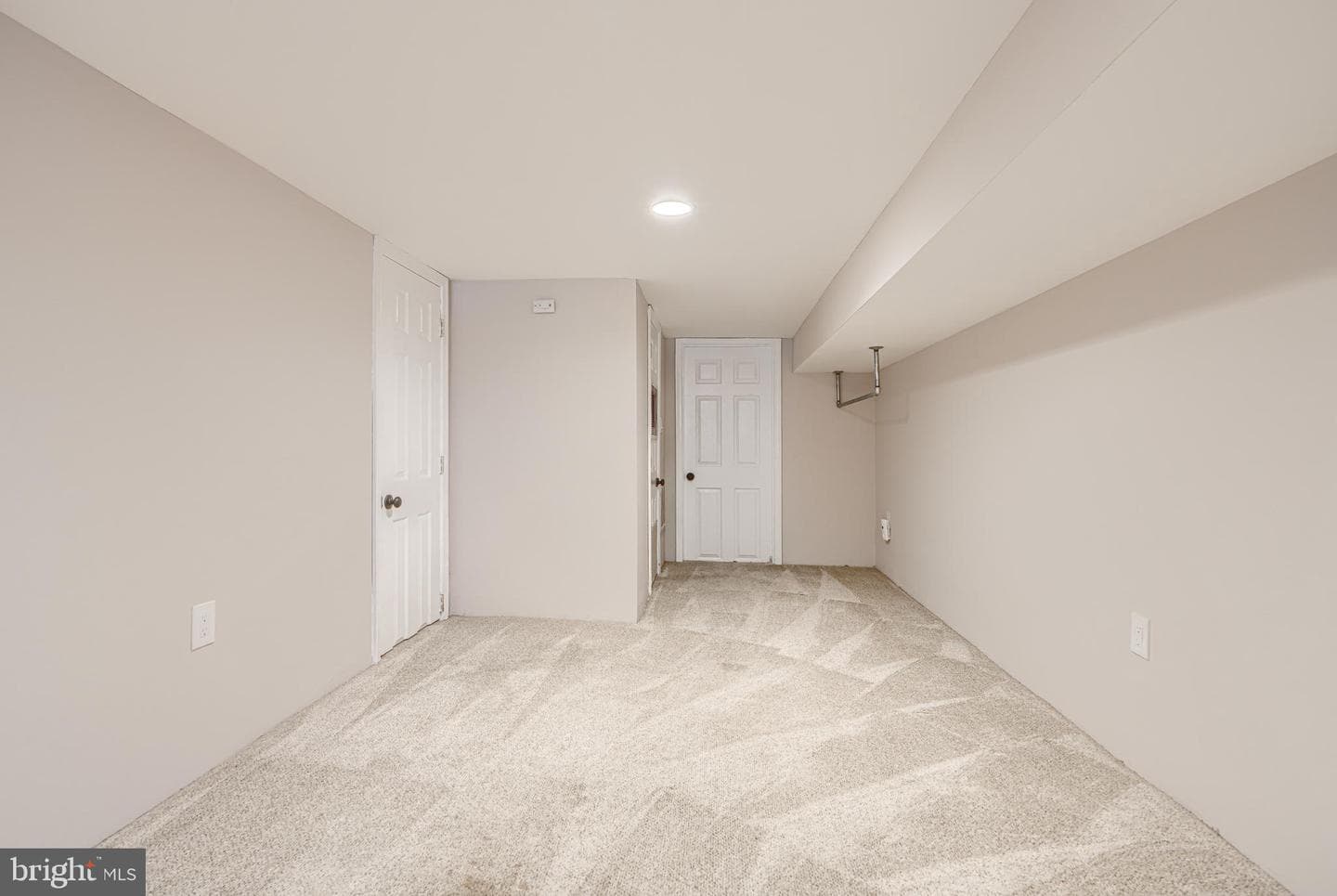 135 W Ostend Street photo 35