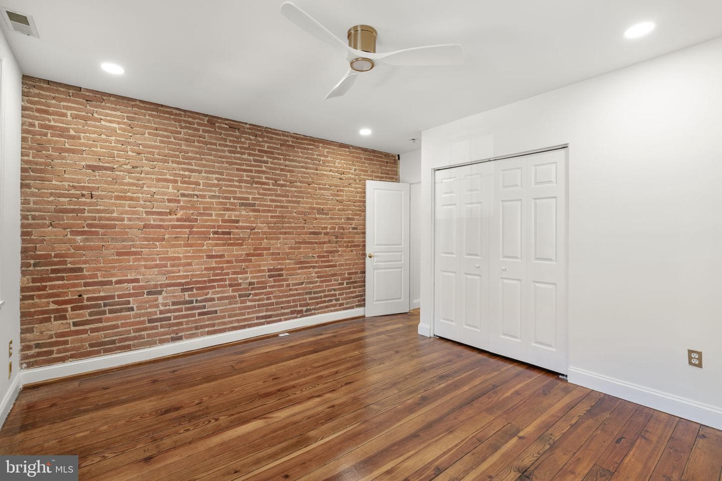 2219 Essex Street photo 23