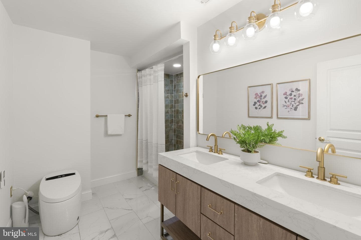 2219 Essex Street photo 26