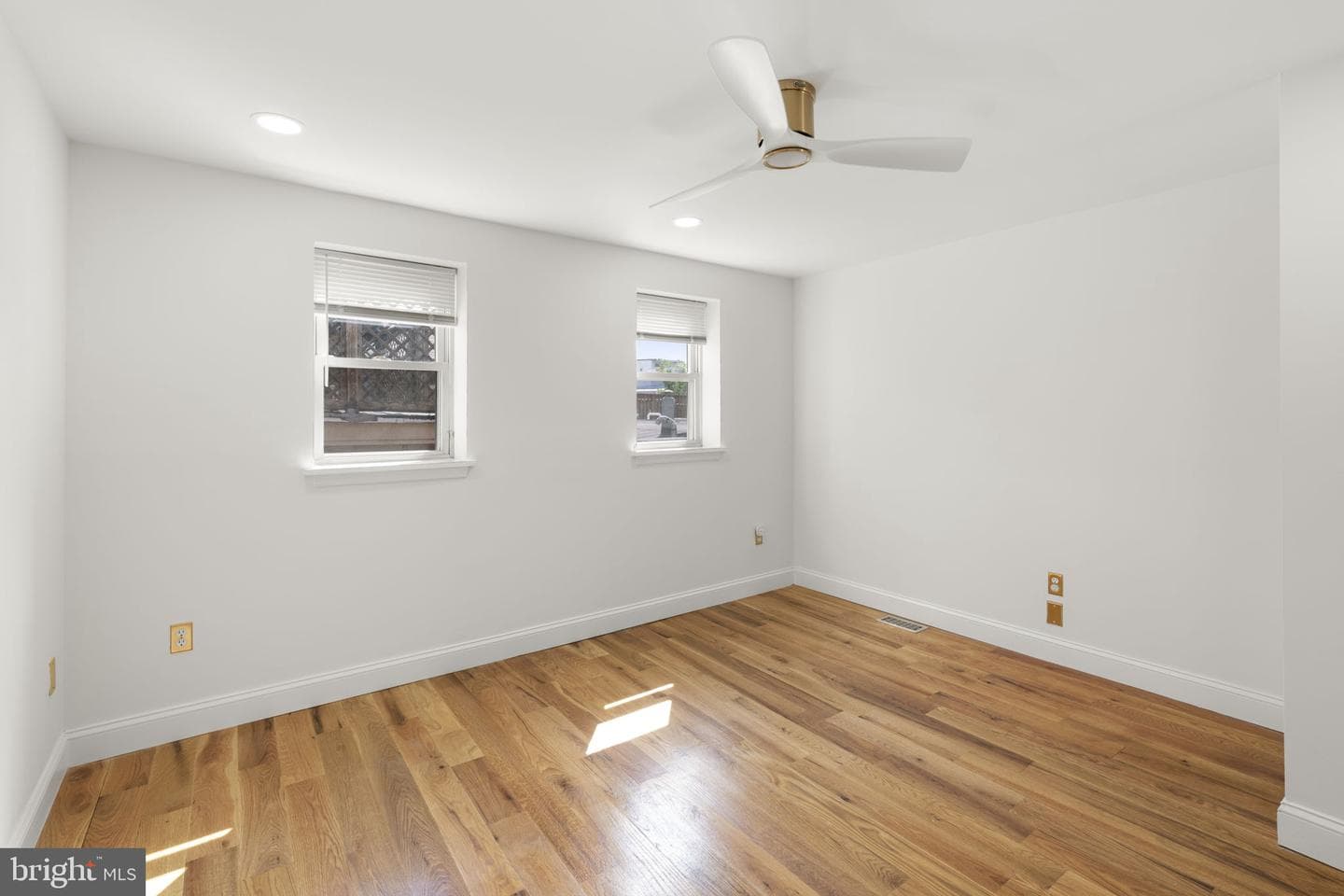 2219 Essex Street photo 28