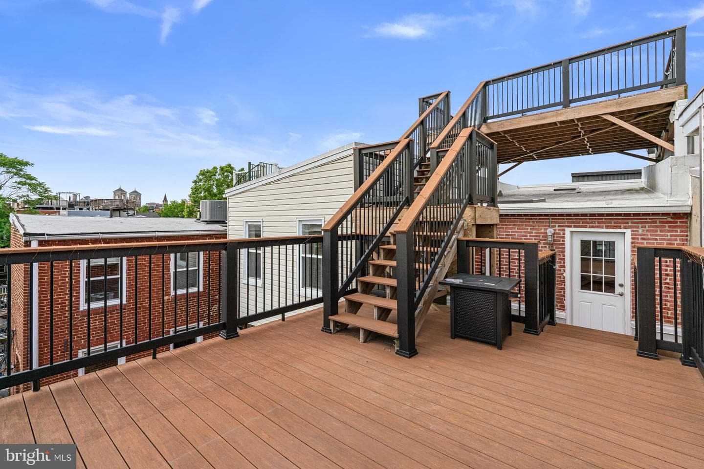 2219 Essex Street photo 6