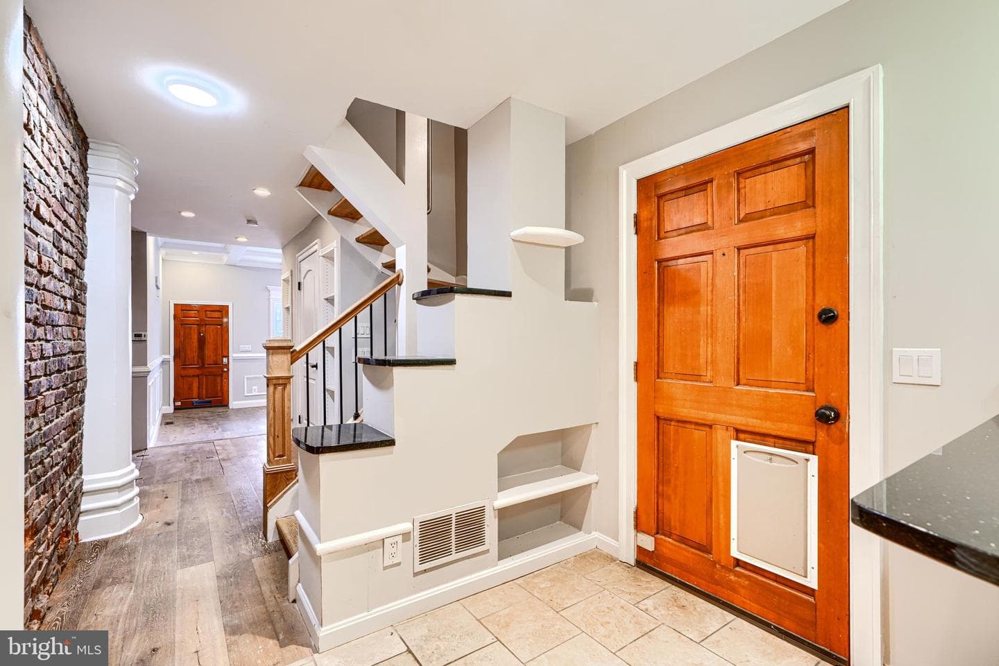 736 Light Street photo 14