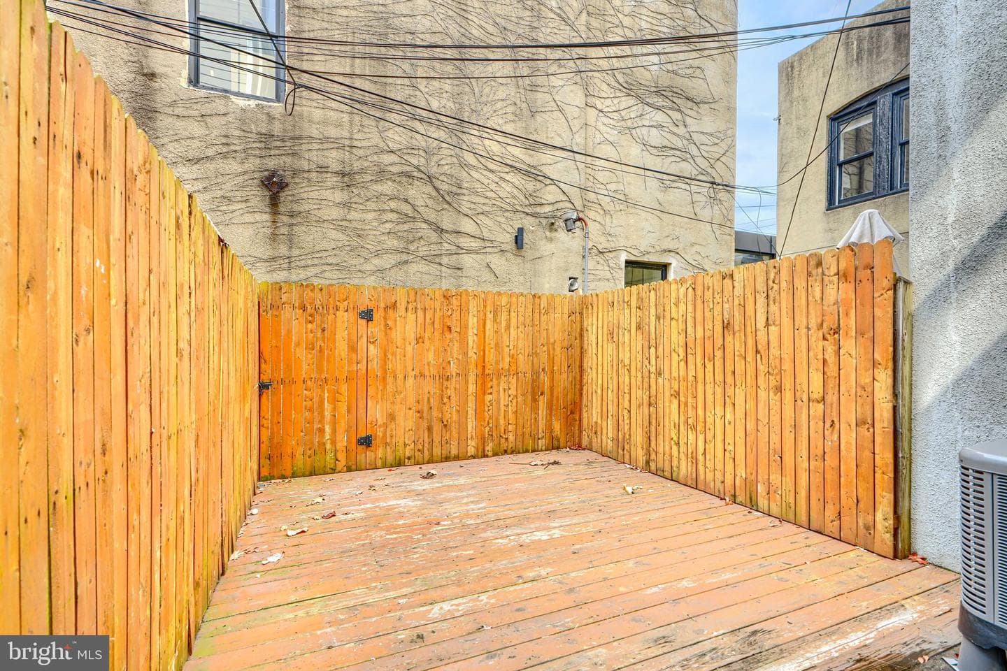 736 Light Street photo 20
