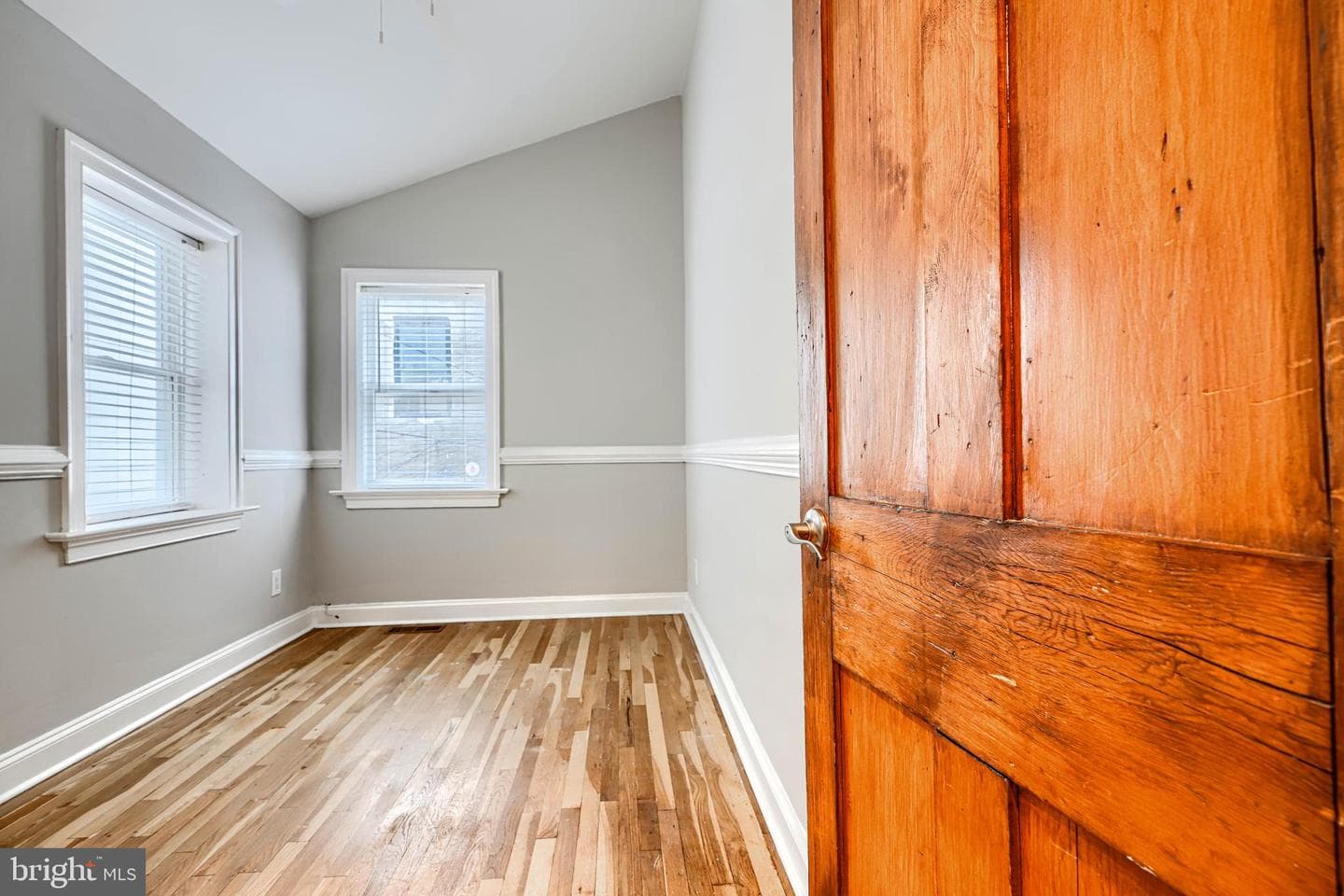 736 Light Street photo 23