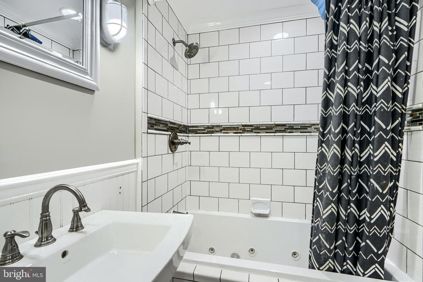 736 Light Street photo 30