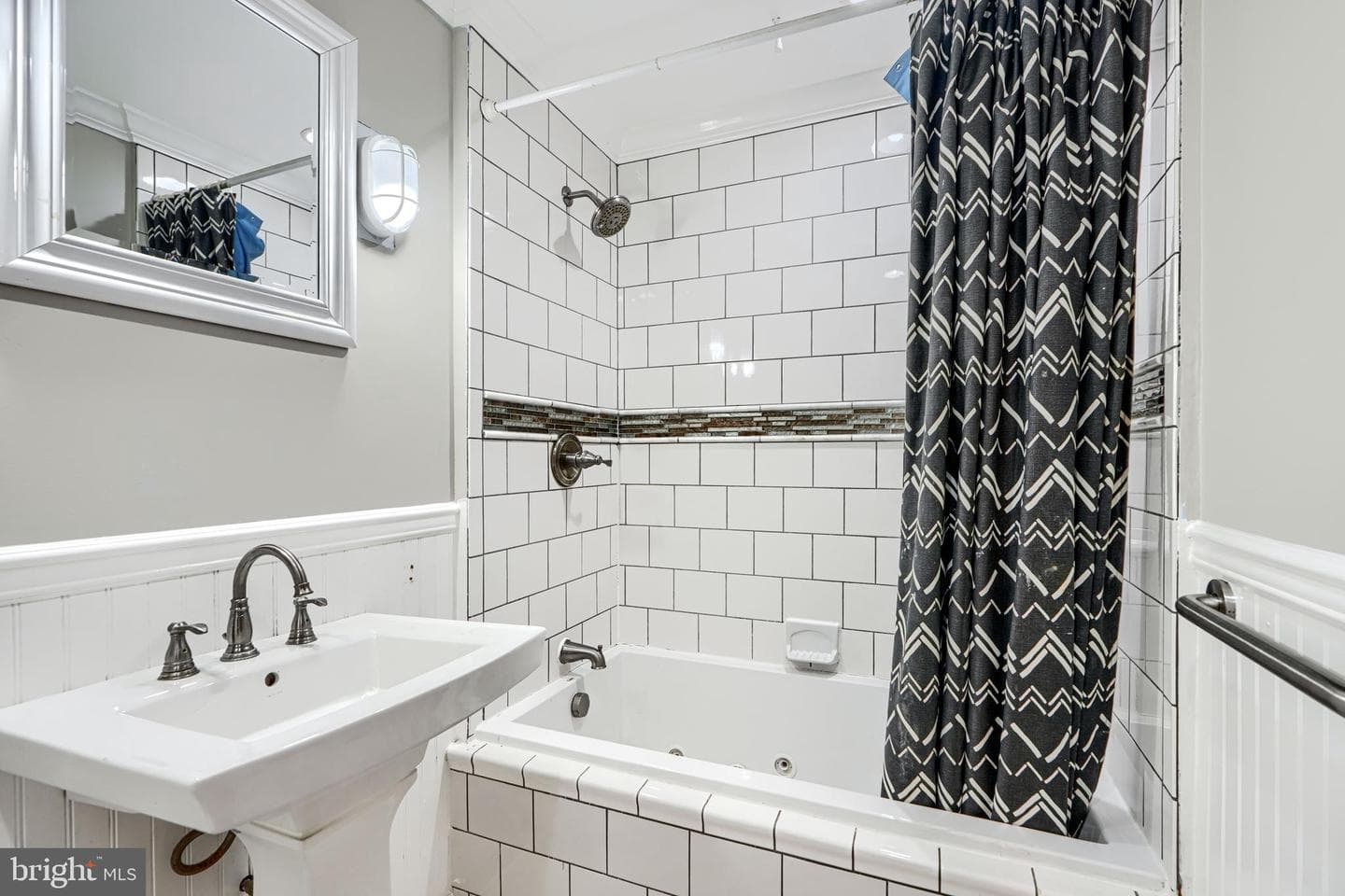 736 Light Street photo 31