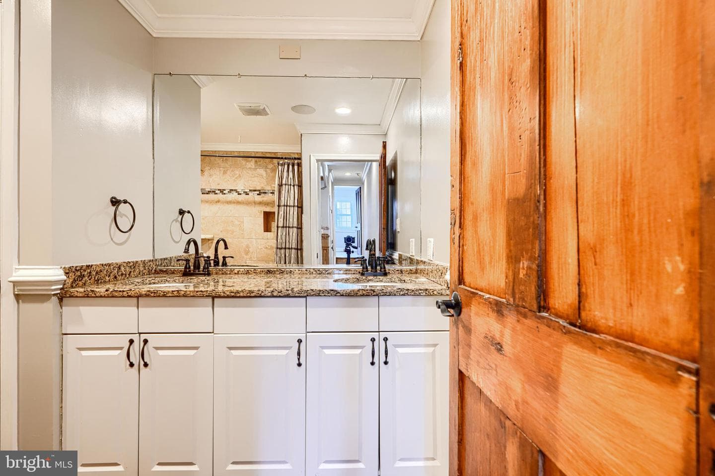 736 Light Street photo 38
