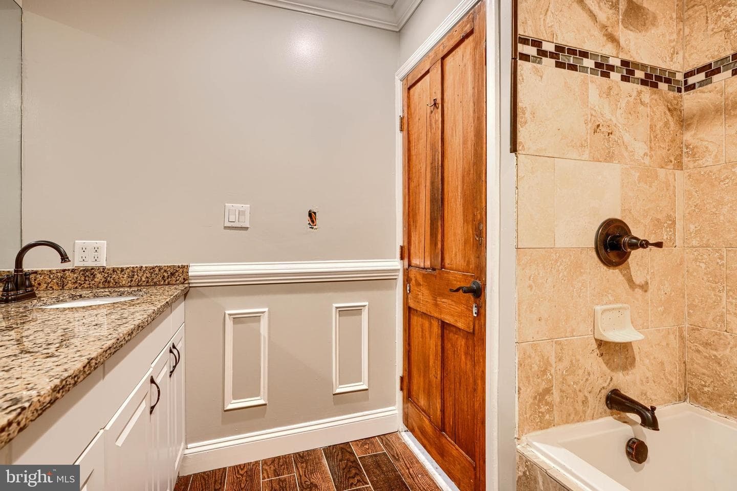 736 Light Street photo 41