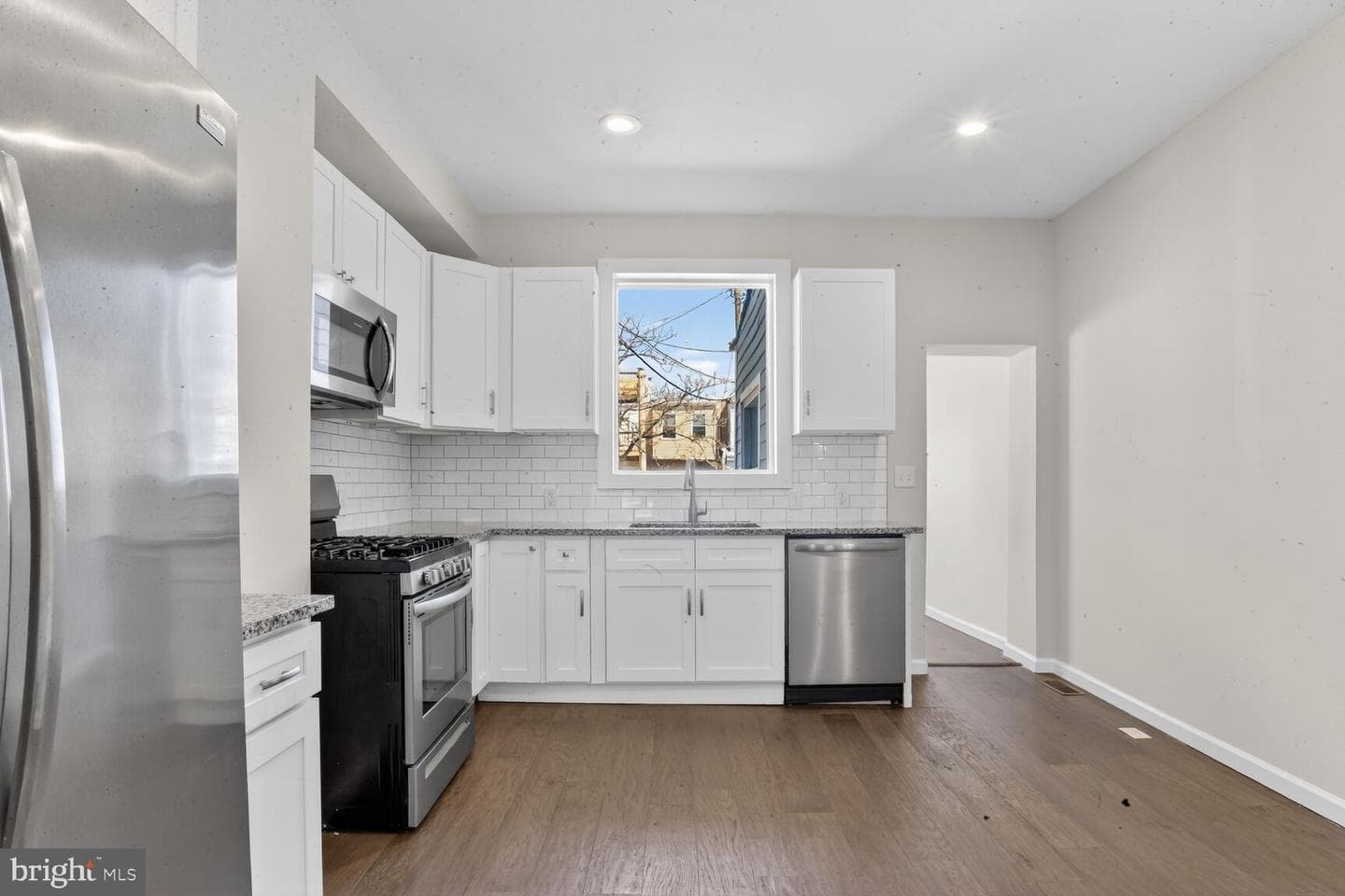 25 N Ellwood Avenue photo 8