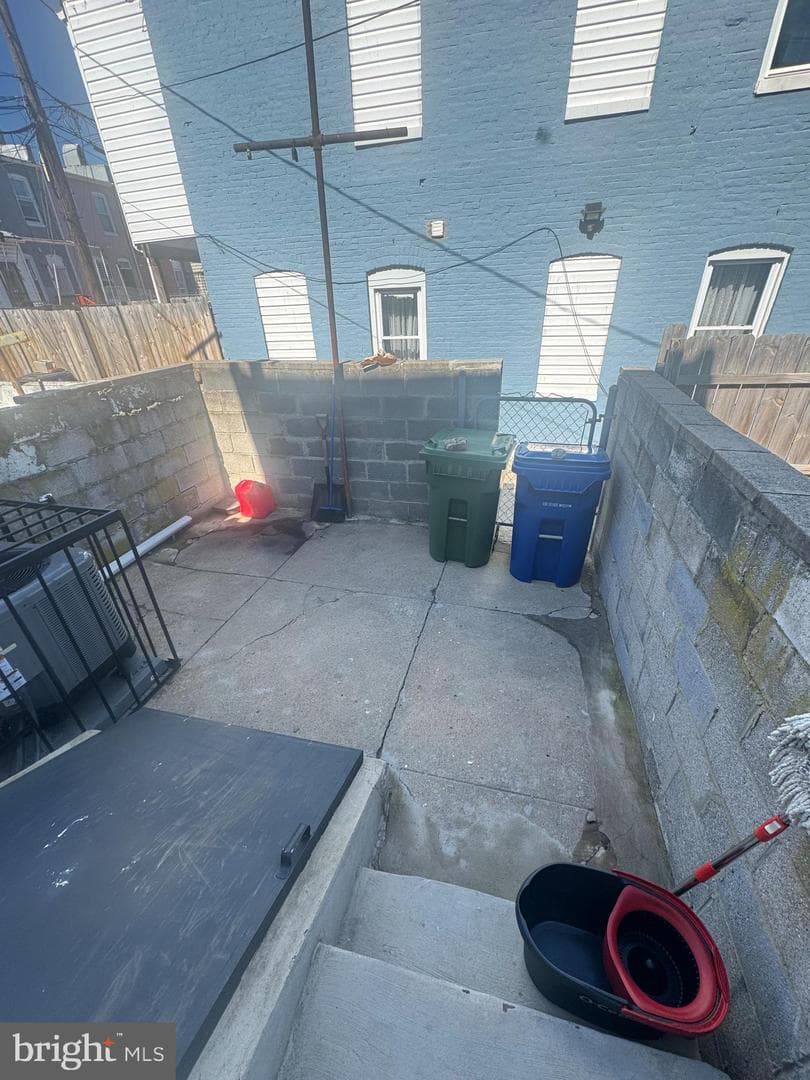 2404 E Madison Street photo 19