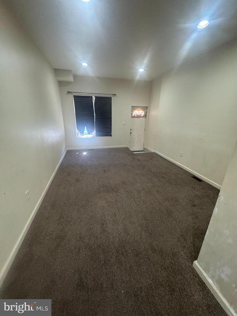 2404 E Madison Street photo 4