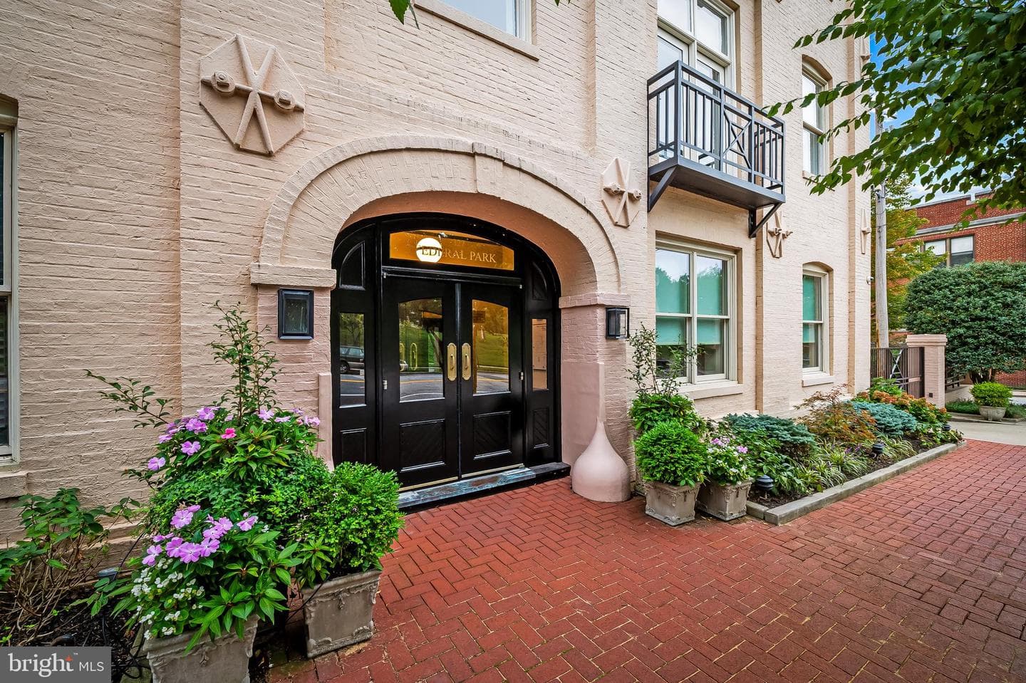 327 Warren Avenue #j photo 41