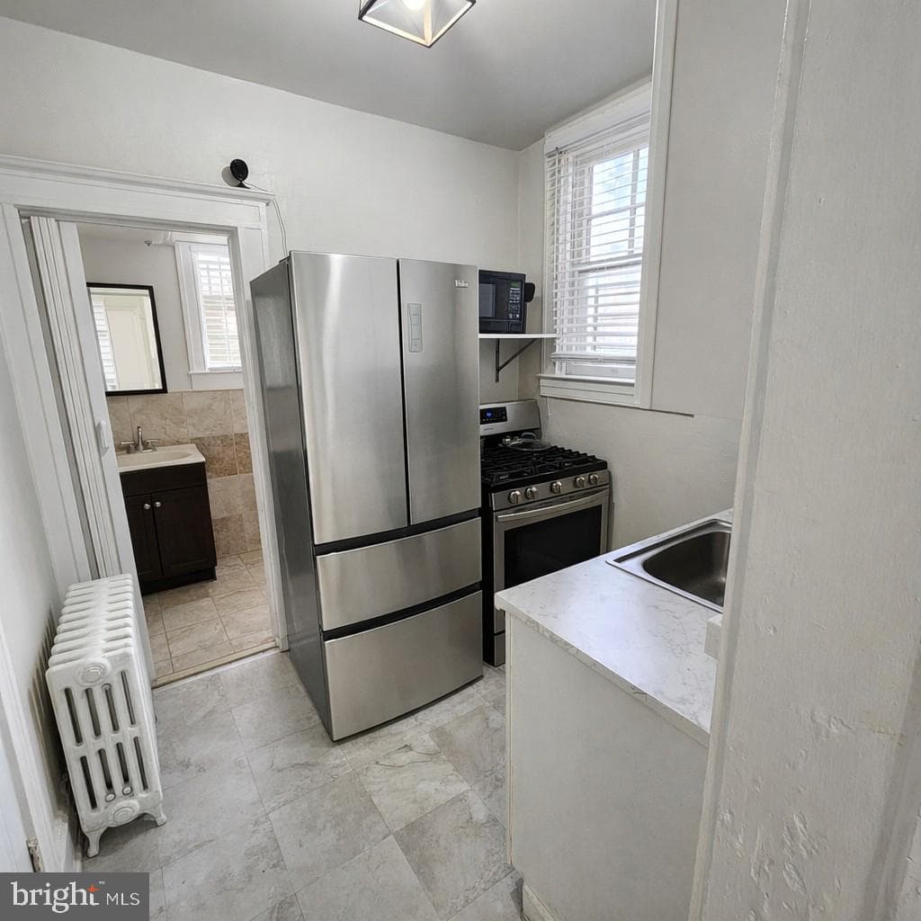 658 Dumbarton Avenue photo 10