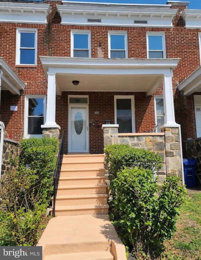 658 Dumbarton Avenue photo 3