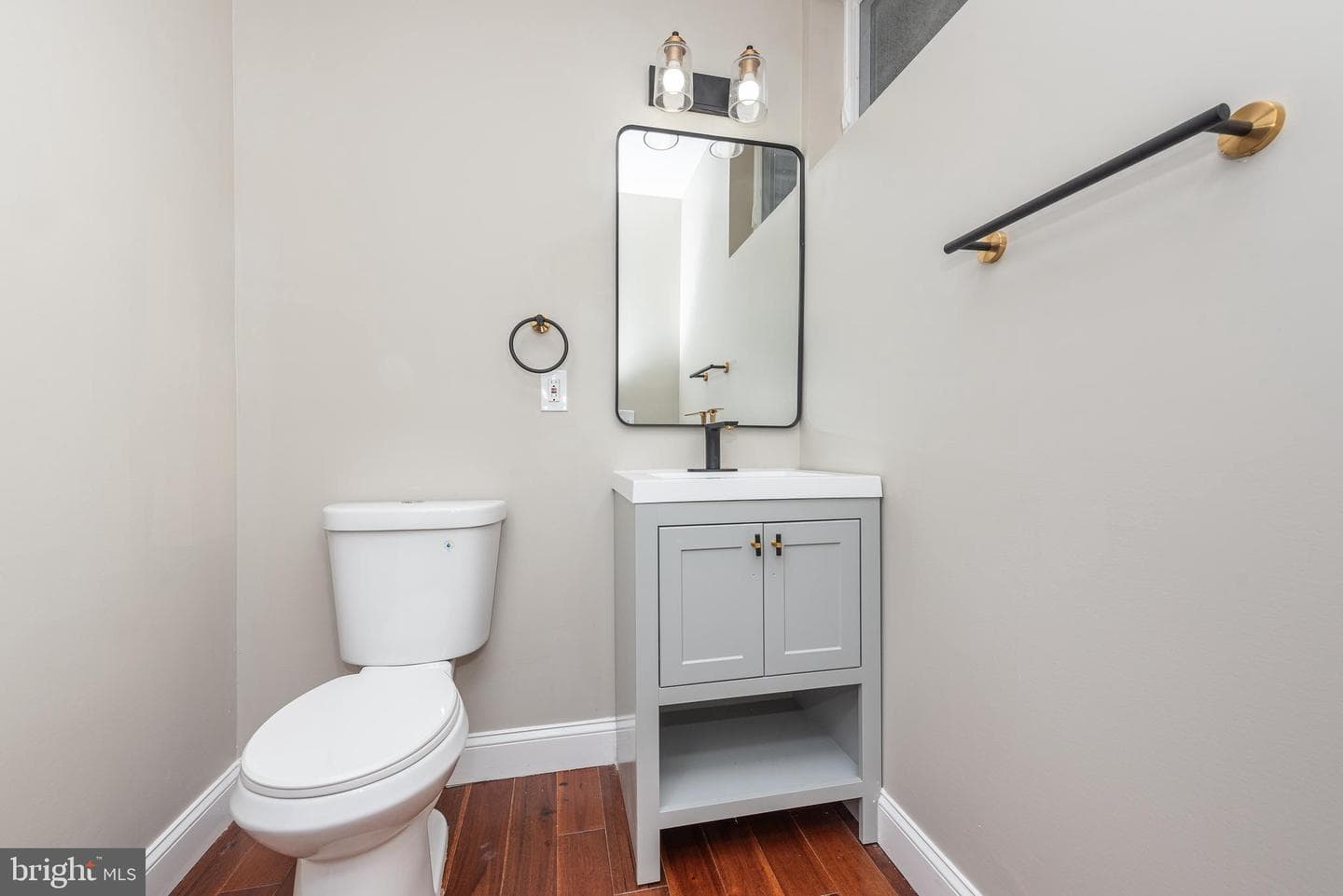 1068 W Fayette Street photo 6