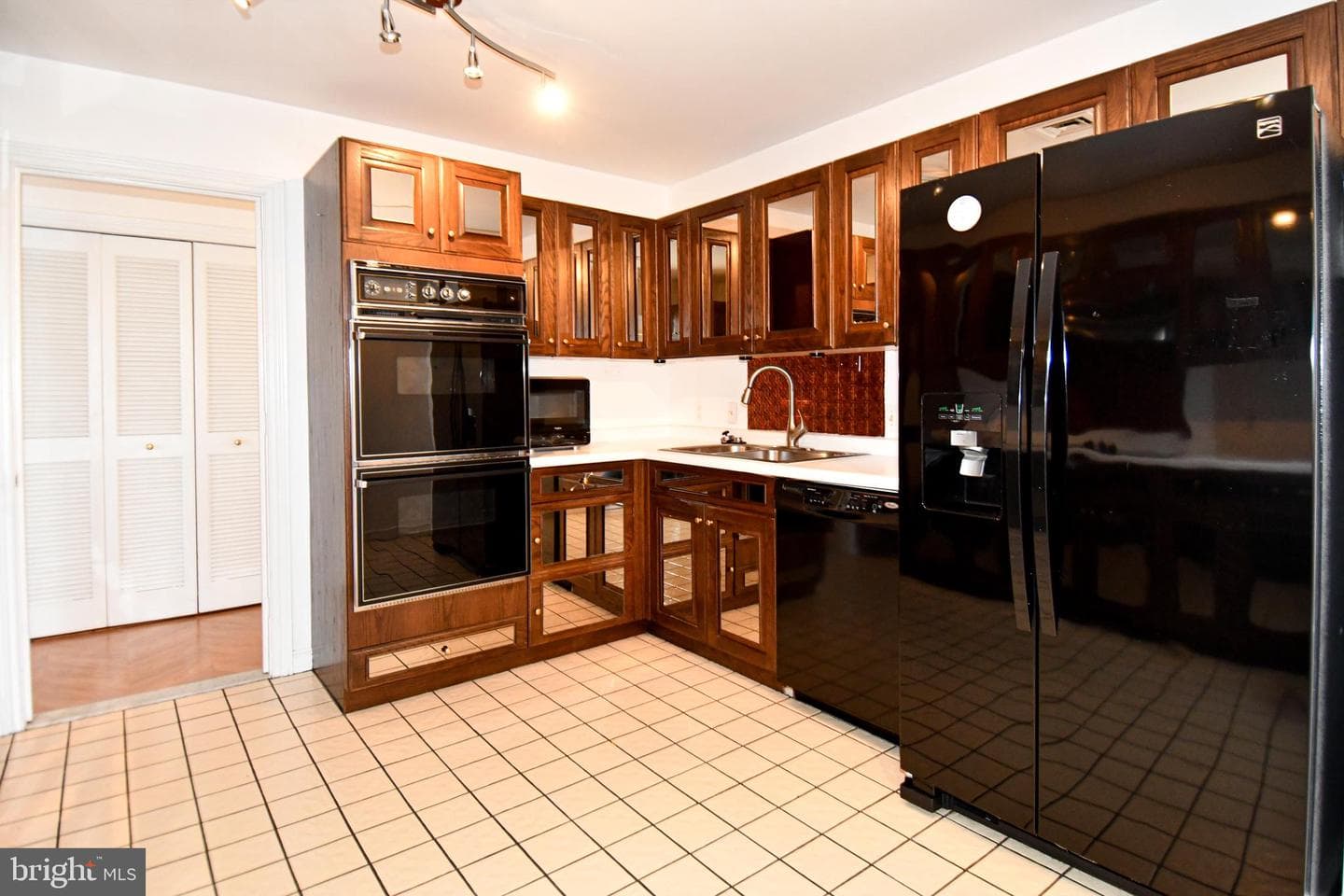 10 E Lee Street #809 photo 17