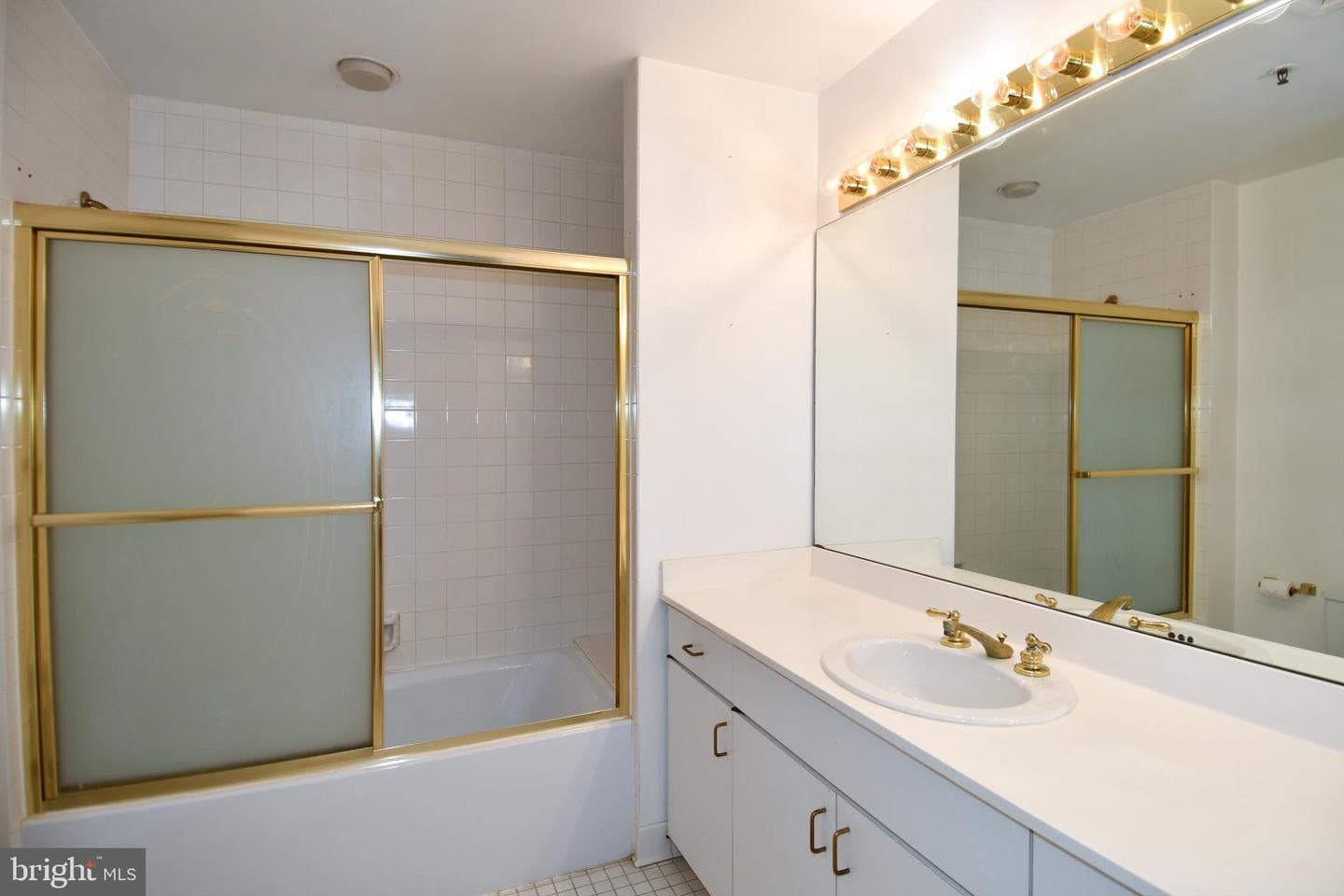 10 E Lee Street #809 photo 27