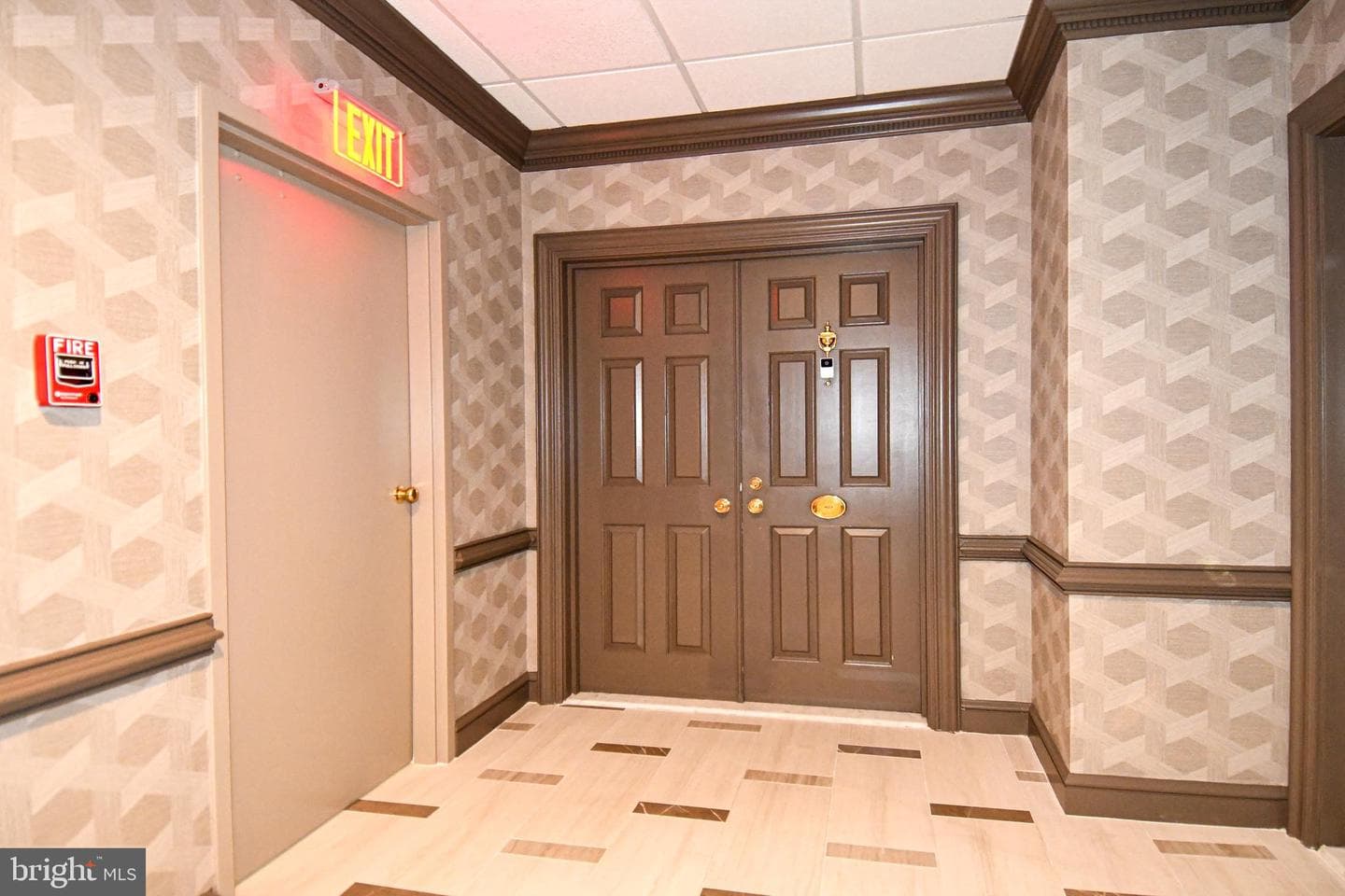 10 E Lee Street #809 photo 44