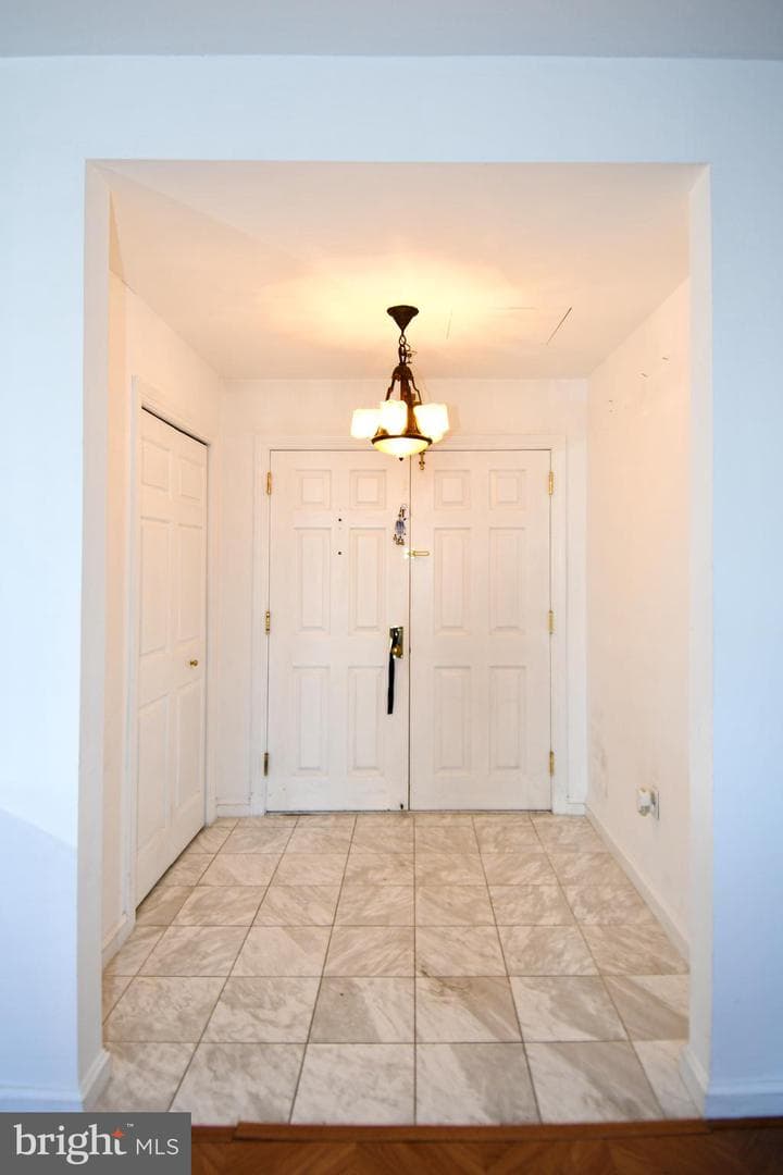 10 E Lee Street #809 photo 46