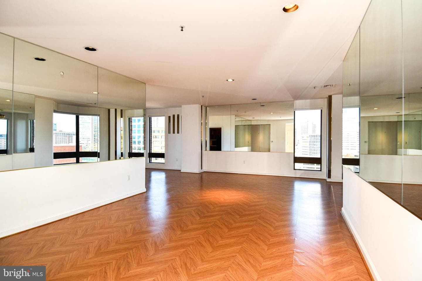 10 E Lee Street #809 photo 47