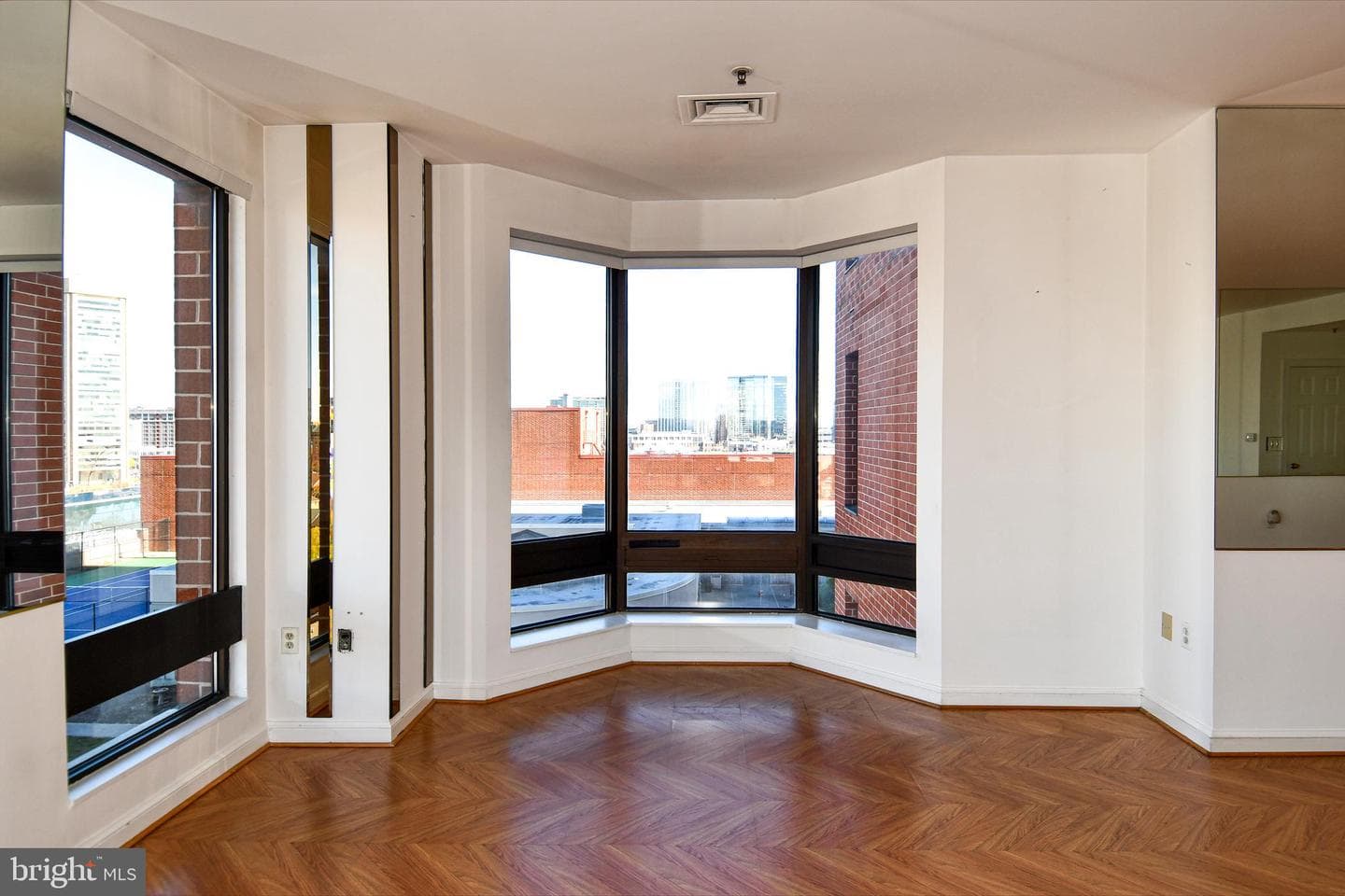 10 E Lee Street #809 photo 50