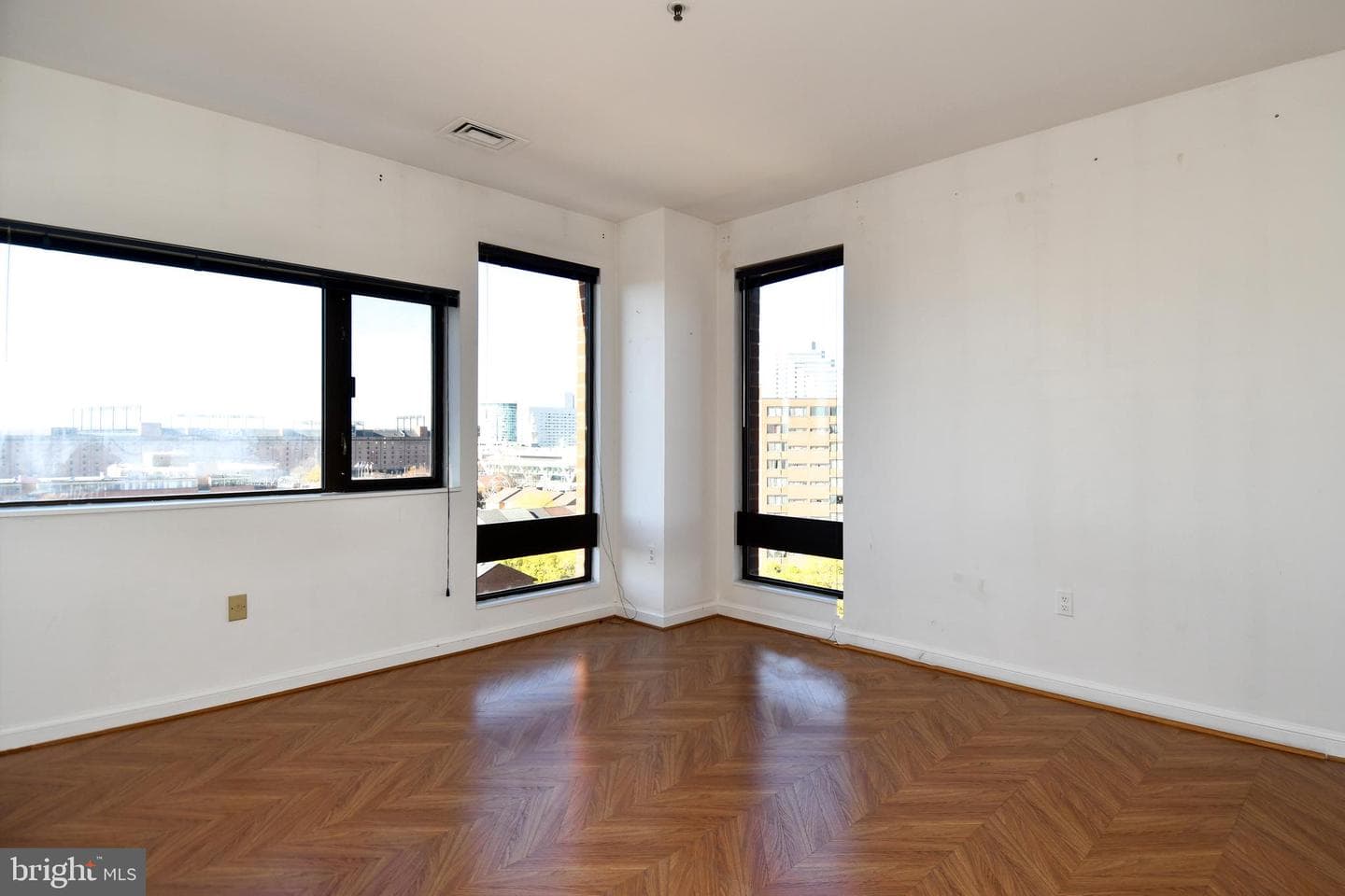 10 E Lee Street #809 photo 63