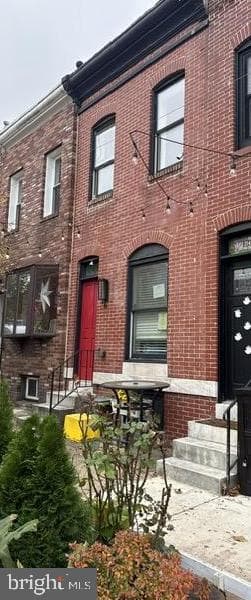 216 S Clinton Street photo 4