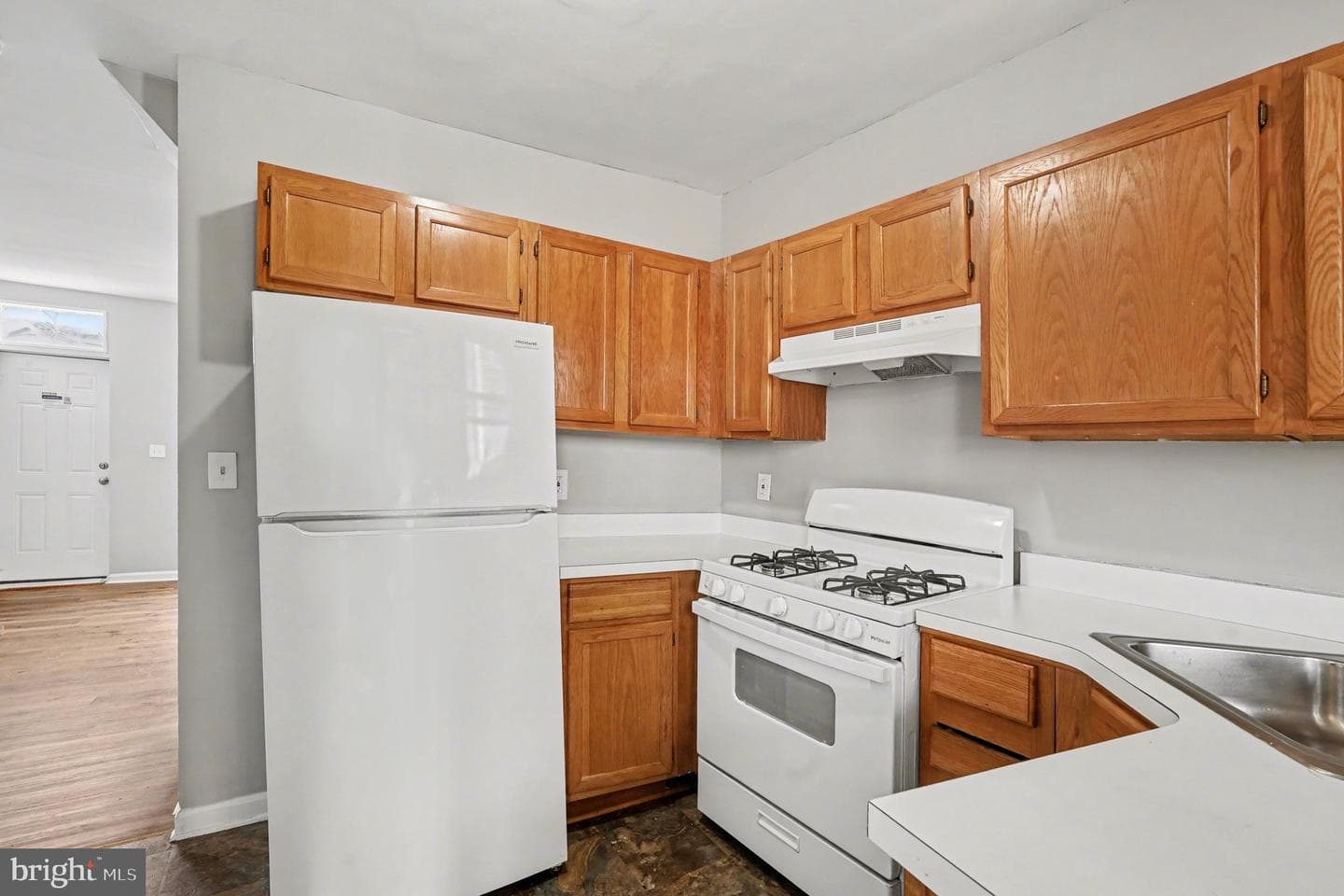 613 Harvey Street photo 10
