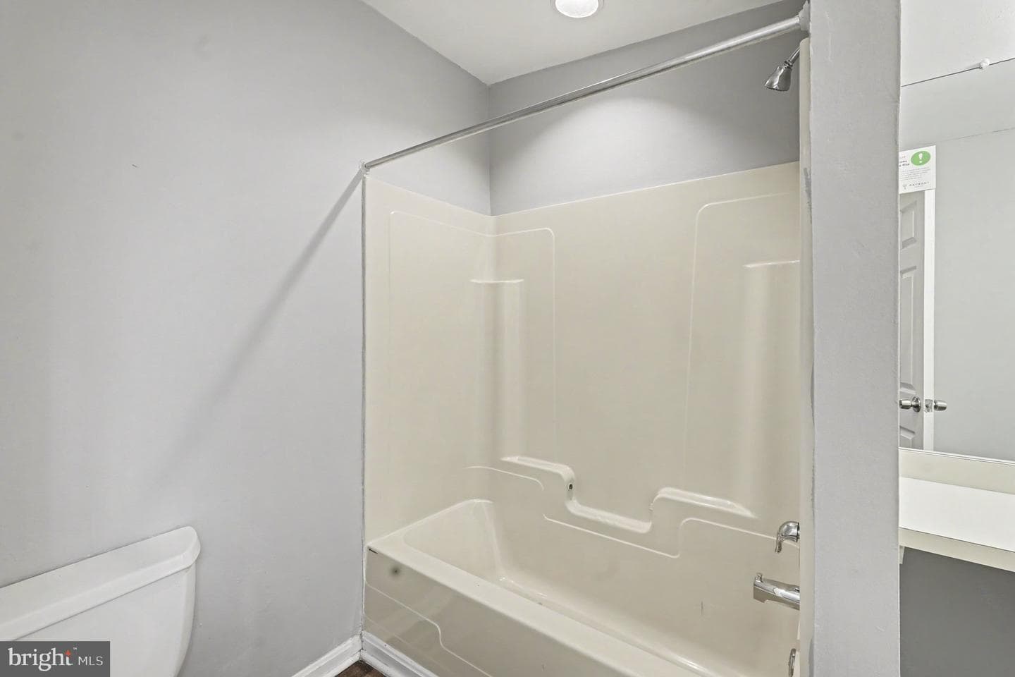 613 Harvey Street photo 16