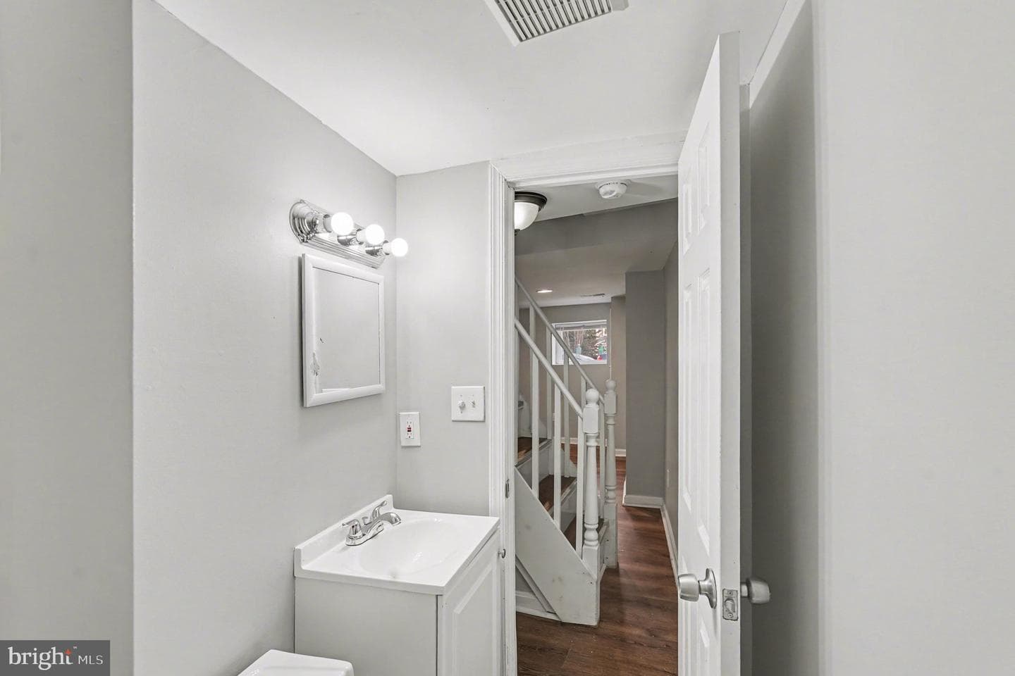 613 Harvey Street photo 20