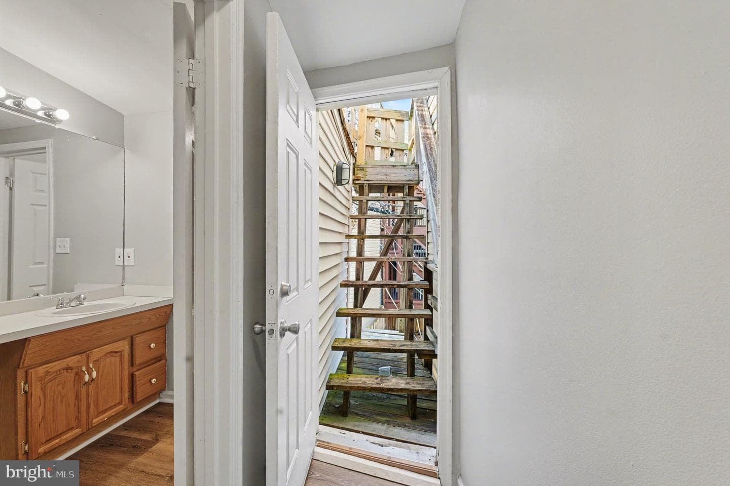613 Harvey Street photo 26