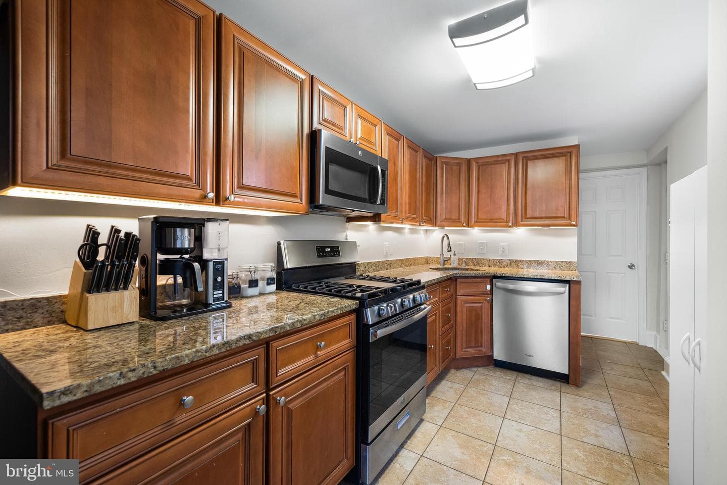 624 Washington Boulevard photo 13